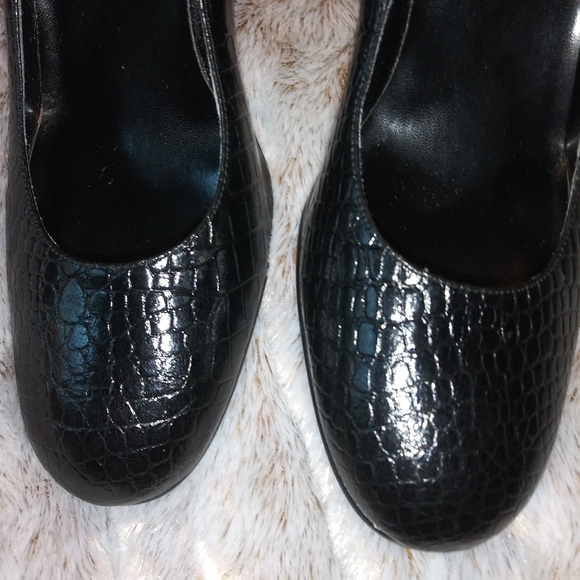 Black Leather Round Toe Heels - Picture 4 of 8